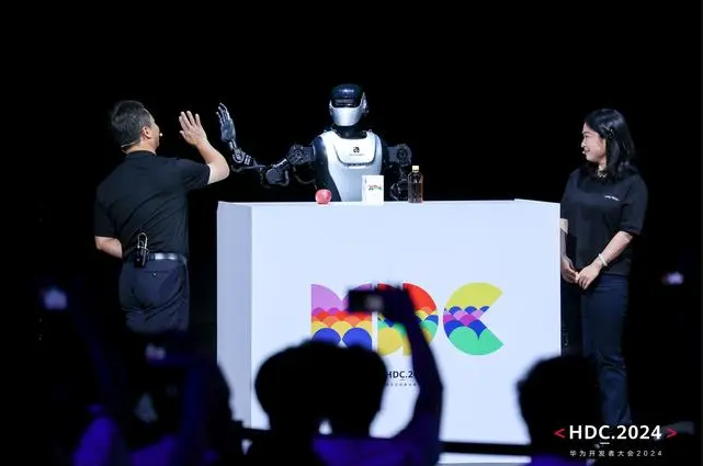 华为云发布盘古具身智能大模型,引领人形机器人新纪元